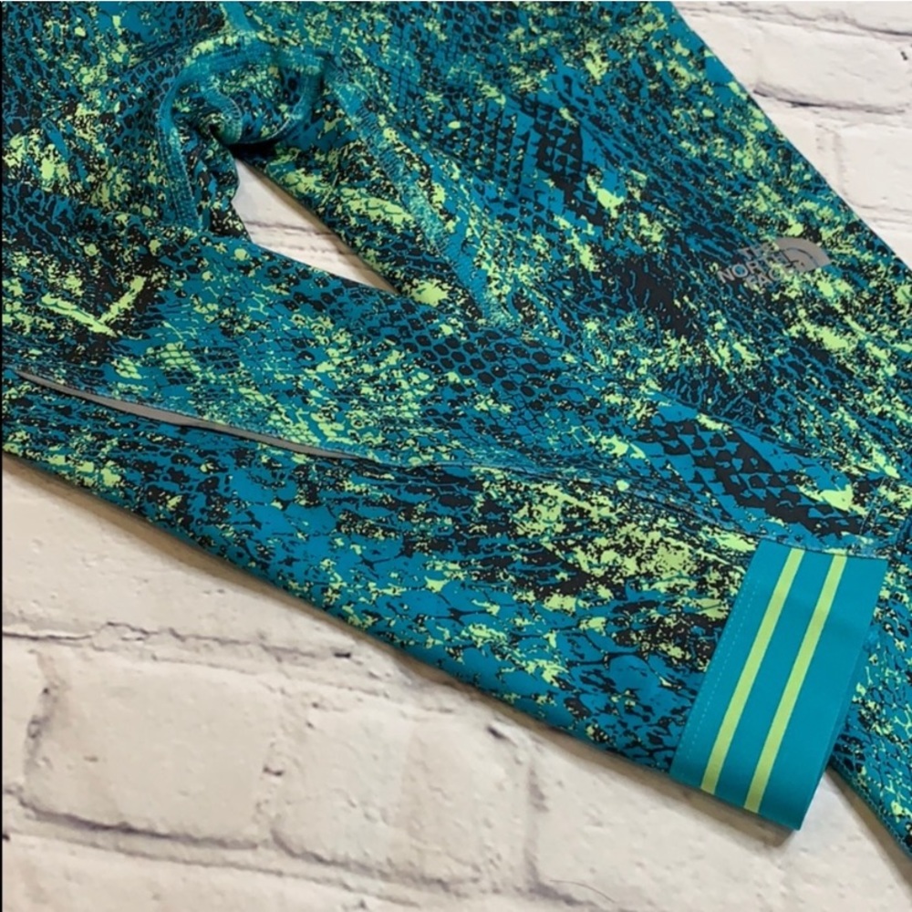 The North Face Neon Snakeskin Print Capri leggings - Picture 7 of 12